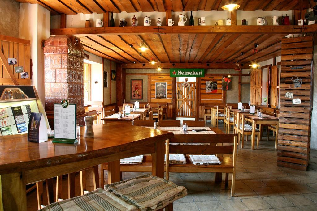 Guest House Meat Heads Pub Komárno Εξωτερικό φωτογραφία